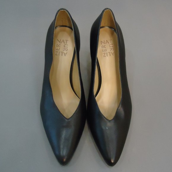 Naturalizer Black Heels Classic Design - Picture 2 of 15